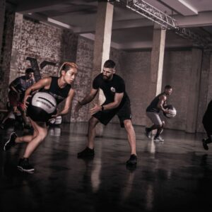 Dynamax Coach Course – group practicing moving with medicine ball